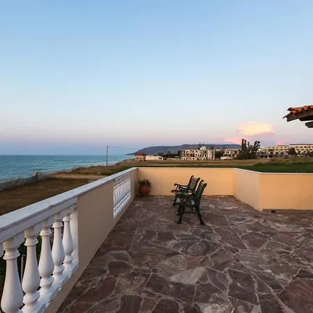 Effie Front With Pool Hriszí Aktí Haniá