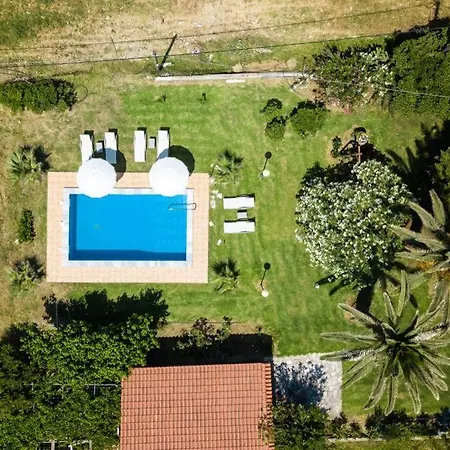 Daire Effie Front With Pool Hanya