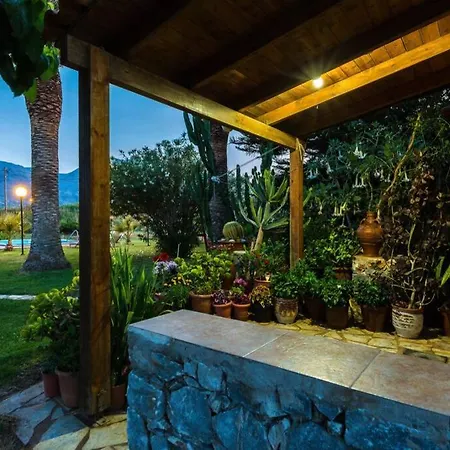 Effie Front With Pool Apartman