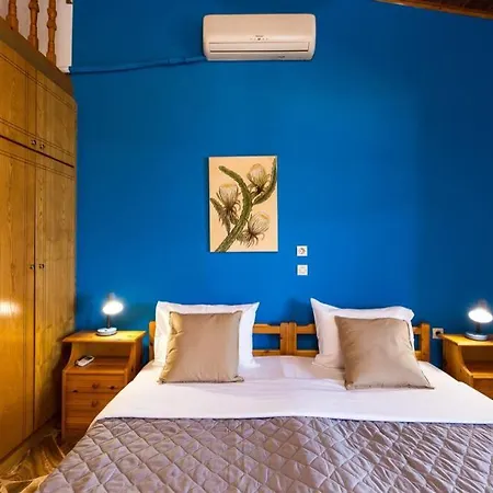 Effie Front With Pool *