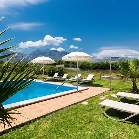 Effie Front With Pool Daire Hanya