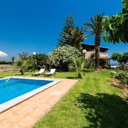 Effie Front With Pool Apartment *