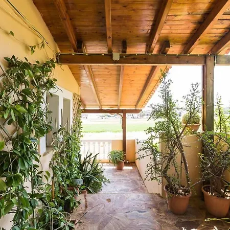 Effie Front With Pool Apartman *