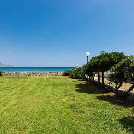 Effie Front With Pool *