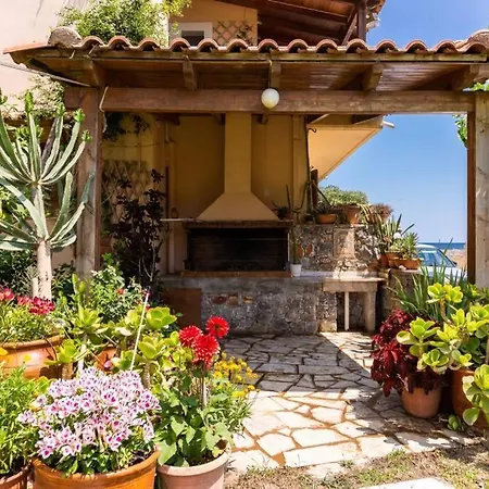 Effie Front With Pool Apartman *