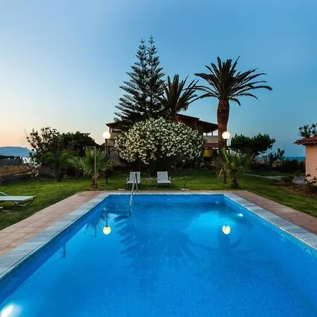 Effie Front With Pool Daire *