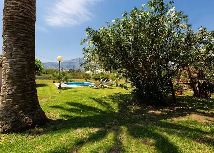 Effie Front With Pool *