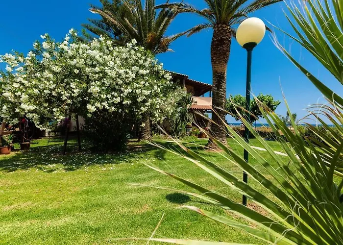 Effie Front With Pool Apartment