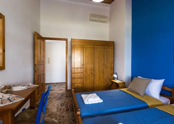 Effie Front With Pool *