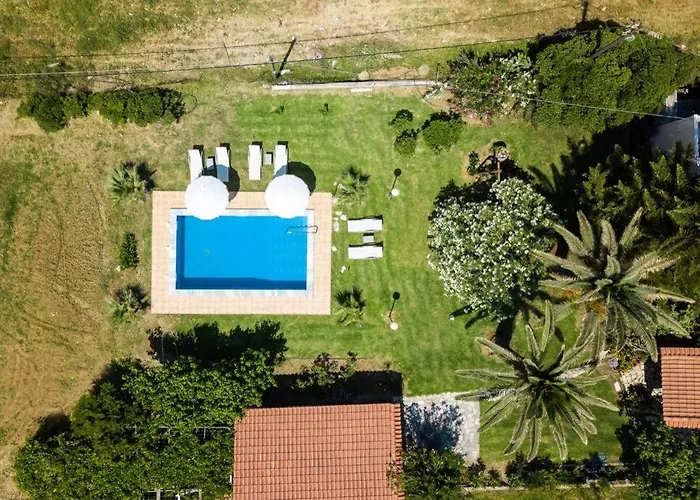 Daire Effie Front With Pool Hanya