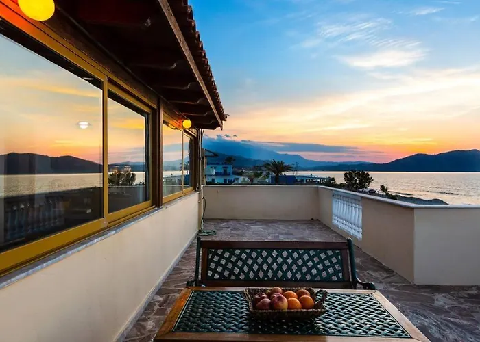 Effie Front With Pool *