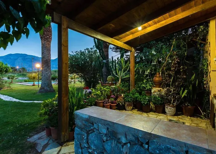 Effie Front With Pool Apartment