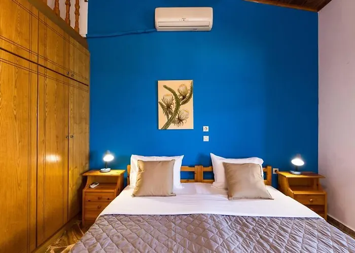 Effie Front With Pool *