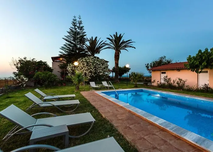 Effie Front With Pool Daire