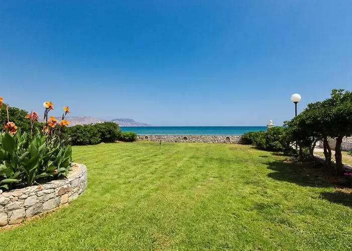 Effie Front With Pool Daire