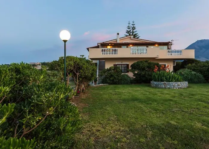 Effie Front With Pool *