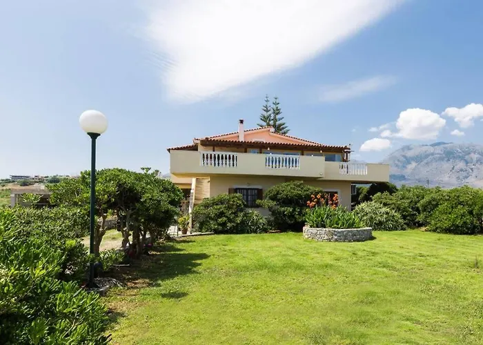 Effie Front With Pool Apartment