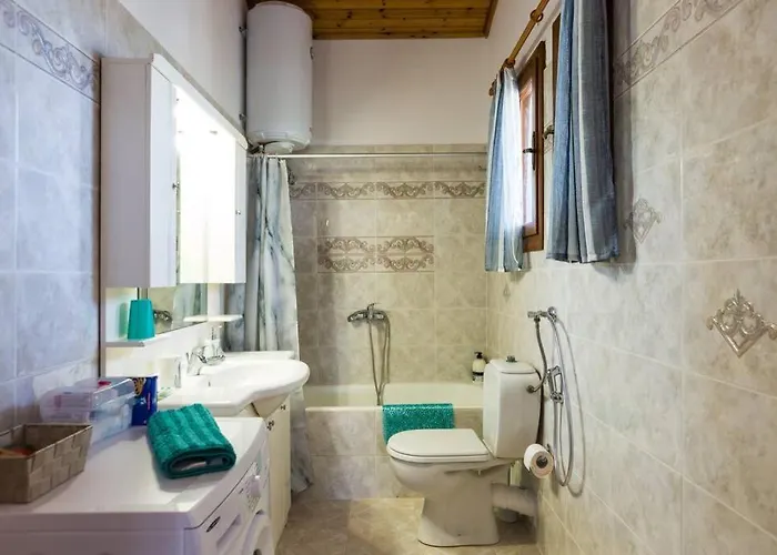 Effie Front With Pool Apartment