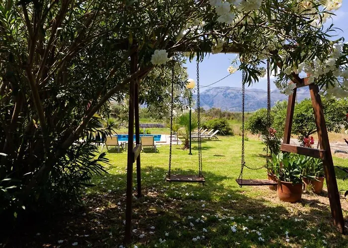 Effie Front With Pool Daire *