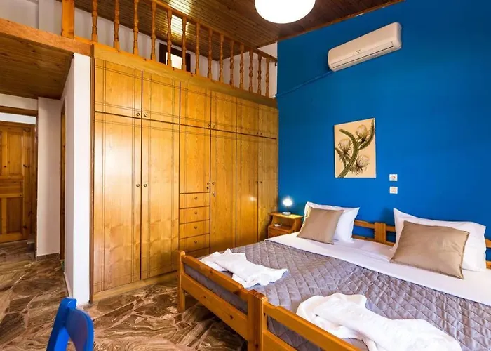 Effie Front With Pool *