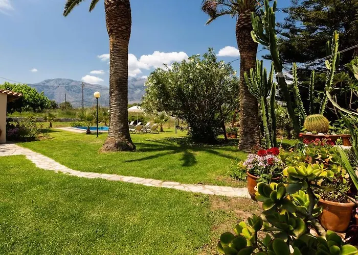 Effie Front With Pool * Hanya