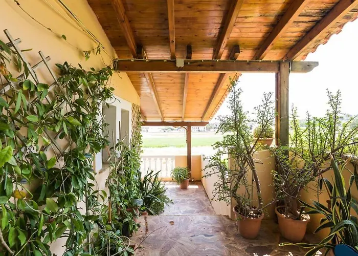 Effie Front With Pool Daire *