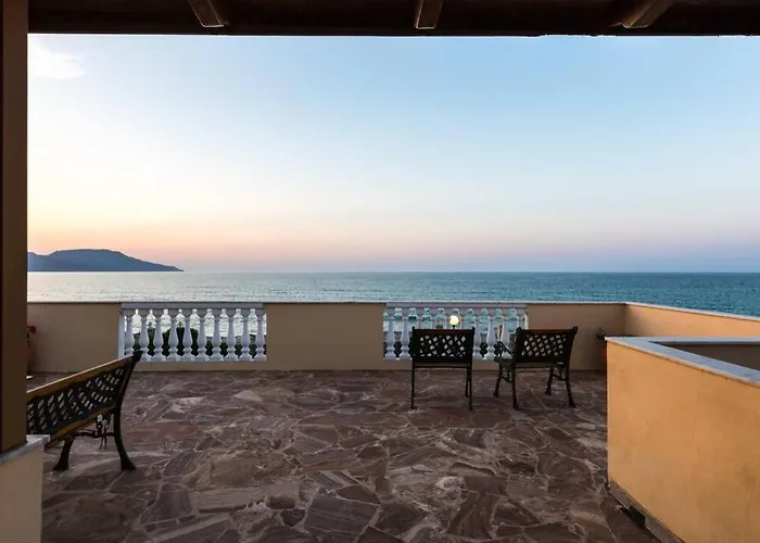 Effie Front With Pool *