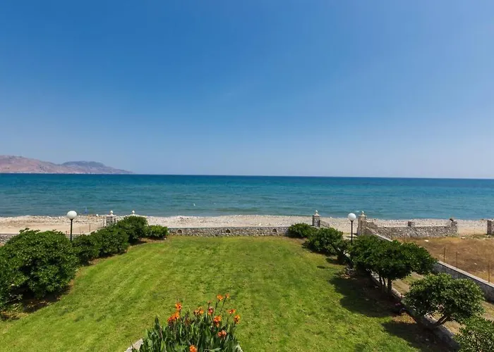 Effie Front With Pool Daire