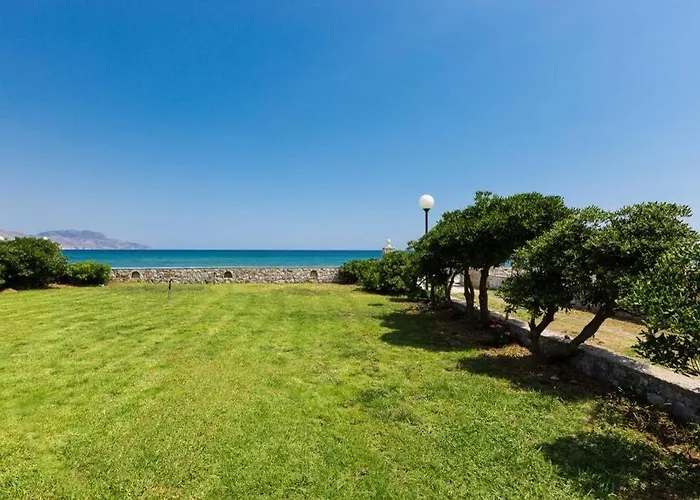 Effie Front With Pool *