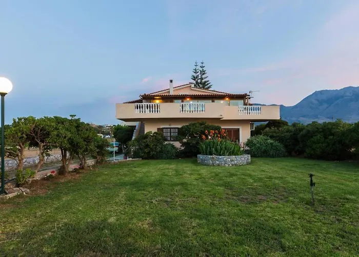 Effie Front With Pool Apartment