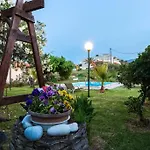 Effie Front With Pool Apartamento La Canea