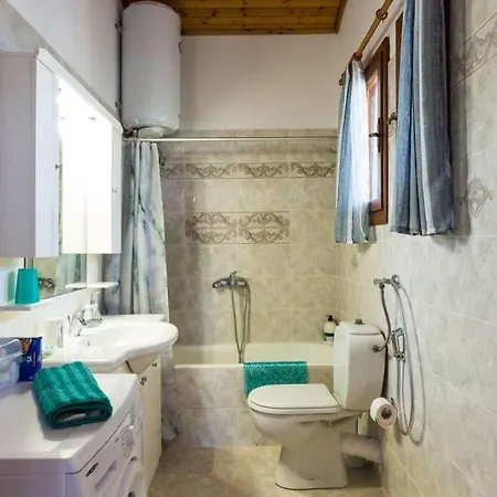 Effie Front With Pool شقة