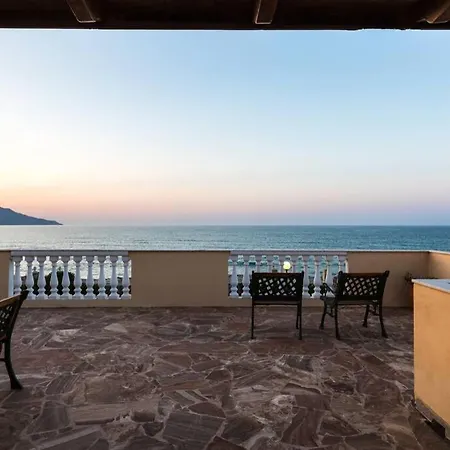 Effie Front With Pool *